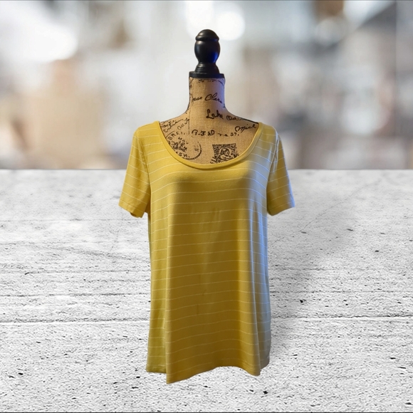 Old navy stretch yellow with white striped tshirt size XL - Picture 6 of 10